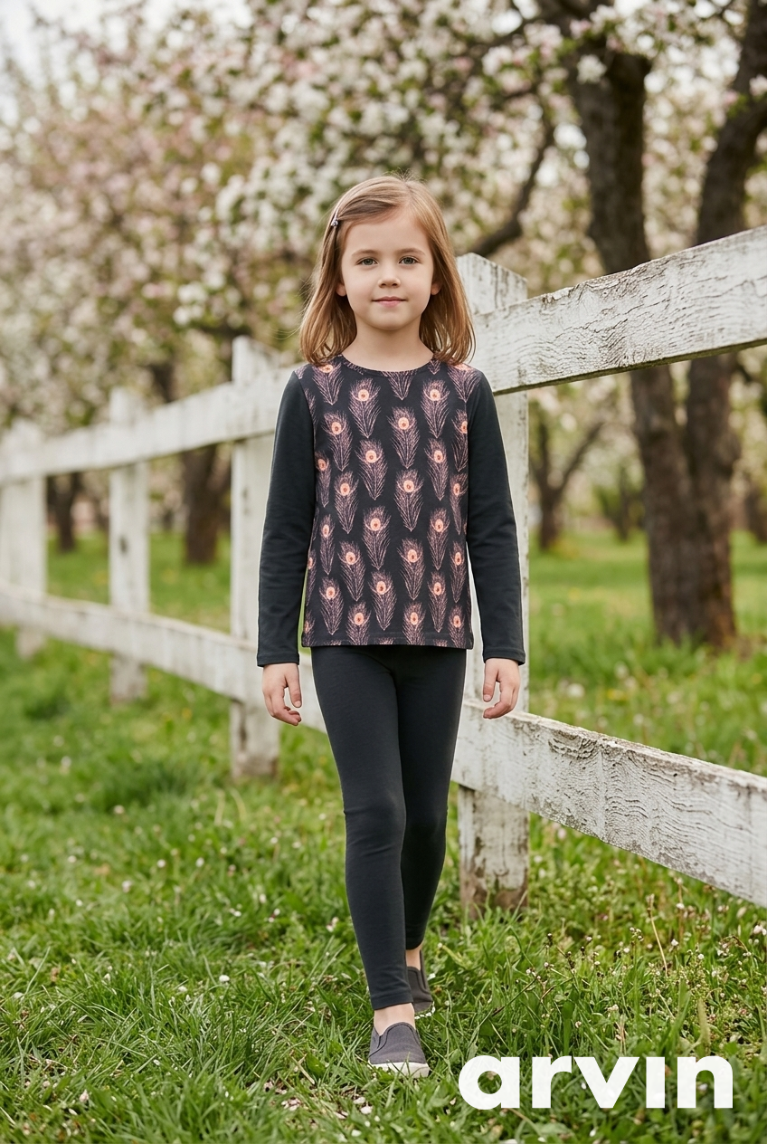Kinder-Langarmshirt mit Pfauenfedermuster | Gr. 134 - erhältlich bei MA Modeatelier